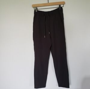 Lululemon Black On The Fly 7/8 Pants Woven Sz 2